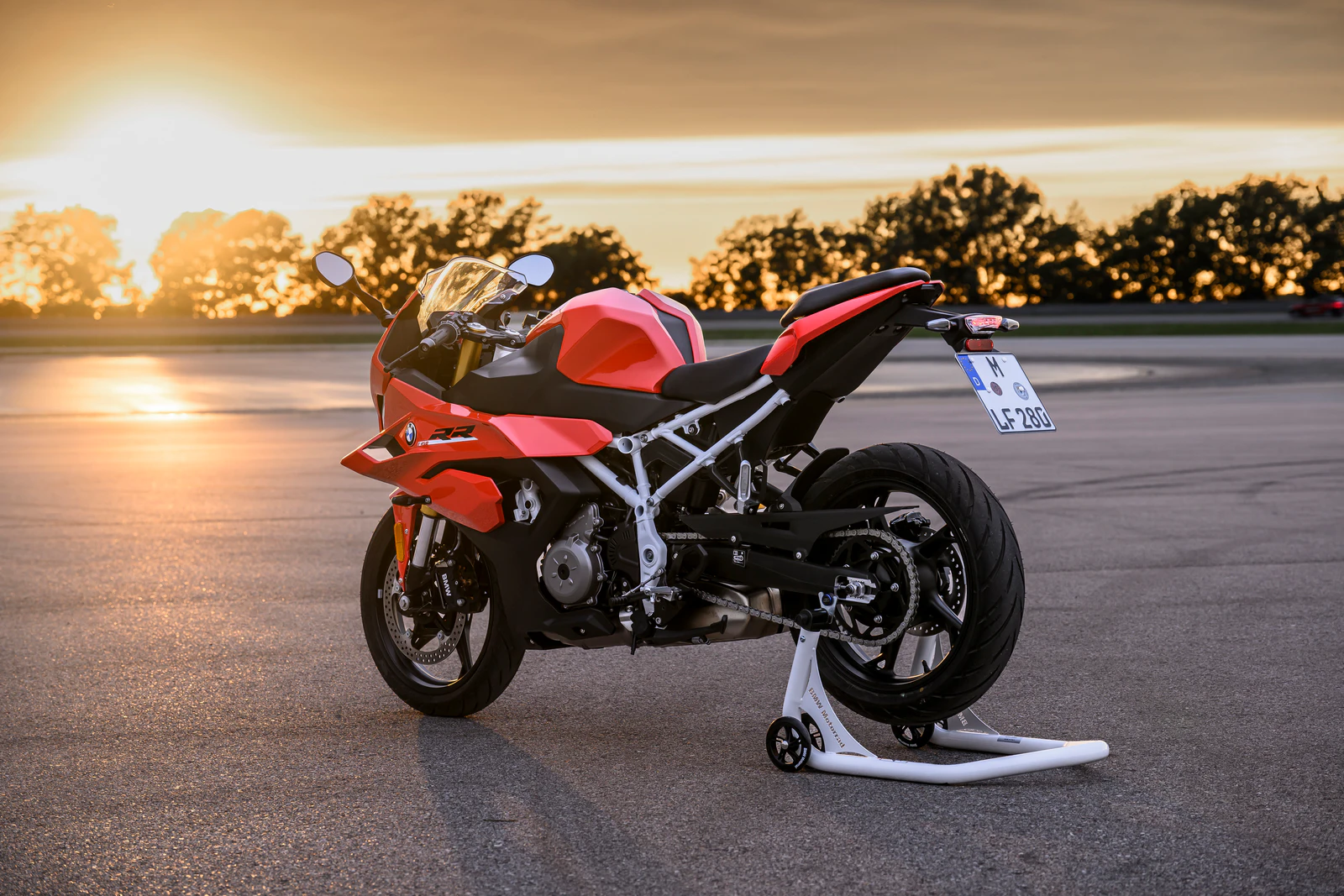P90659840 highRes bmw f 450 rr